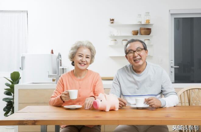 50岁的夫妻存款多少钱才能够过上幸福的晚年生活